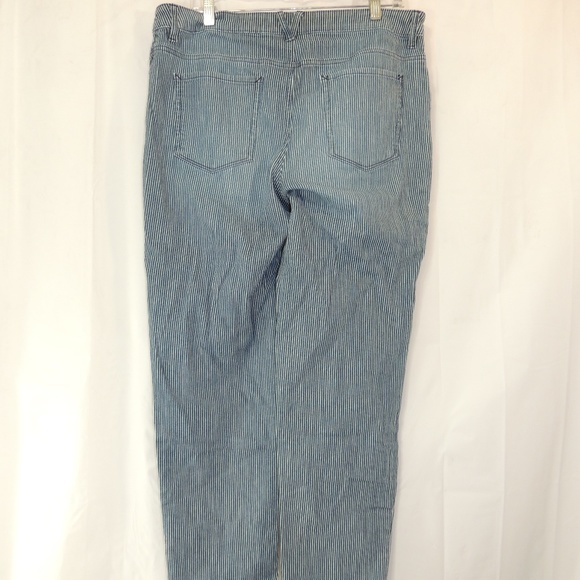 CHICO"S SKINNY JEANS. SIZE 2 (12)🔴 - Picture 6 of 7